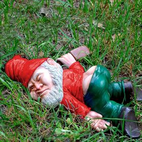 1pc Drunken Garden Gnome Statue; 5.91inch Resin Garden Gnome Crafts; Garden Decoration; Creative Garden Statue Decor; Weatherproof Funny Garden Gnome (Color: Drunk-red)